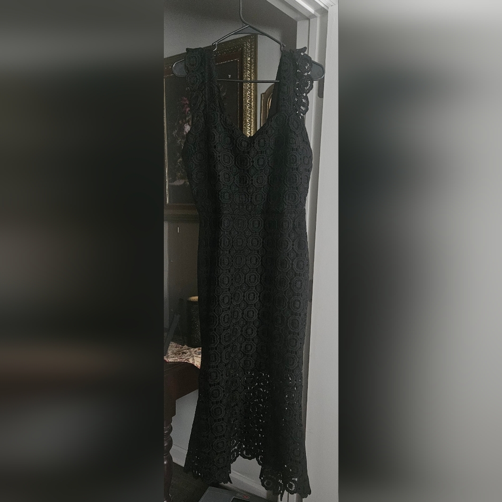Black lace high-low hem sz 12 sleeveless ruffle shoulder midi dress